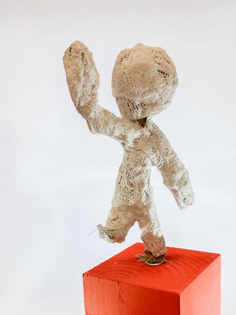 Frauenfigur Orange Days 2025, Marktredwitz 02 Bild: Olga Franzke