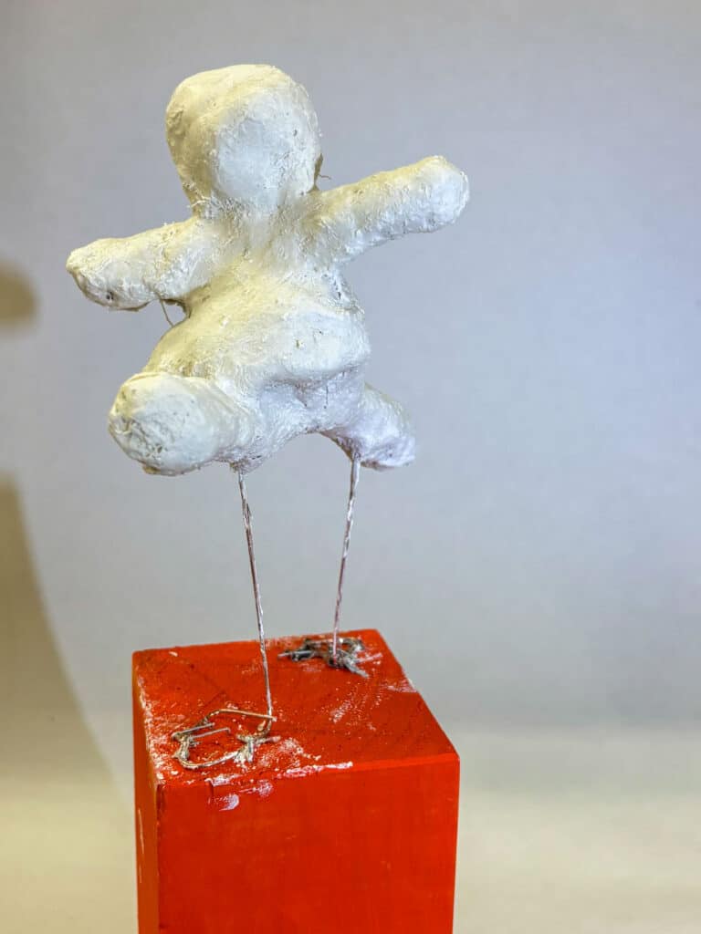 Frauenfigur Orange Days 2025, Selb 01 Bild: Olga Franzke