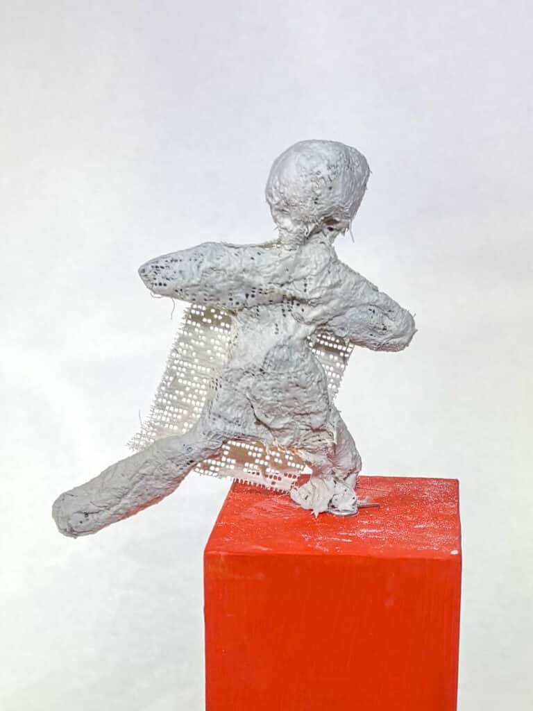 Frauenfigur Orange Days 2025, Arzberg 04 Bild: Olga Franzke