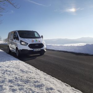JuKu-Mobil in Winterlandschaft